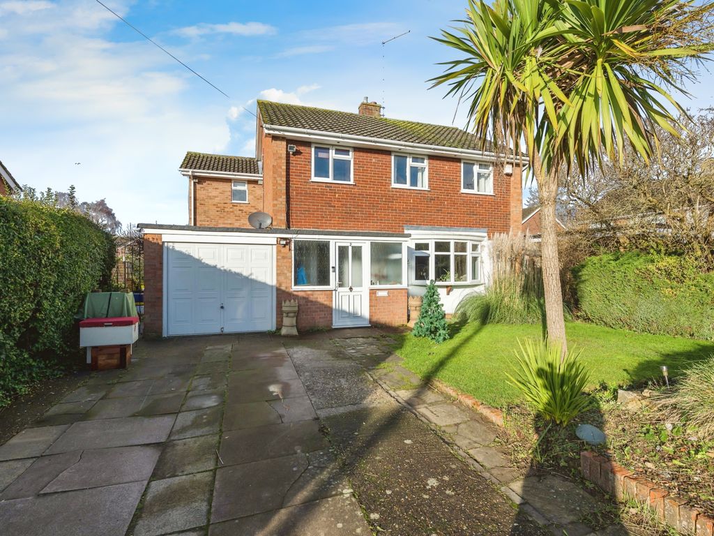 4 bed detached house for sale in Whittlebury Close, Northampton NN2, £