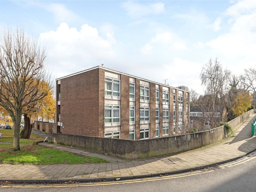 1 bed flat for sale in Bell Drive, Southfields, London SW18, £300,000