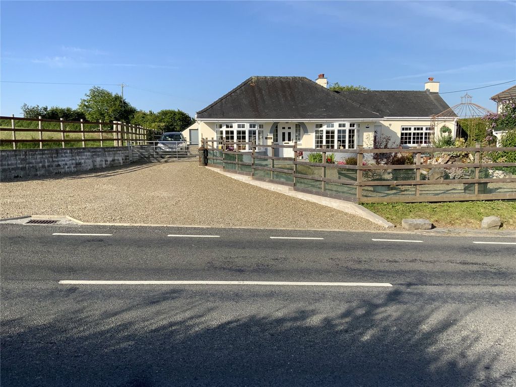 3 bed bungalow for sale in Meinciau, Kidwelly, Carmarthenshire SA17