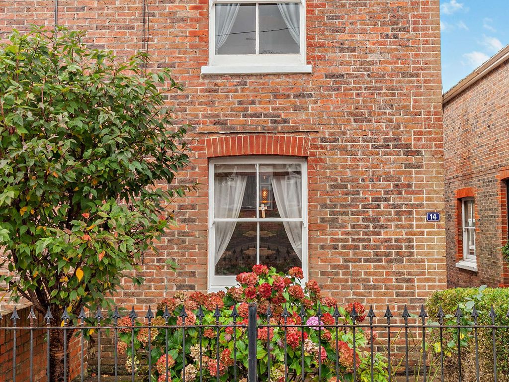 3 bed semidetached house for sale in Stockwell Road, East Grinstead