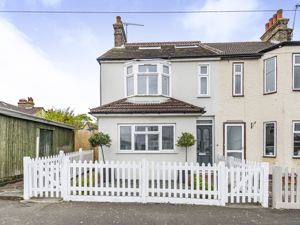 5 bed end terrace house for sale in Palmerston Road, Farnborough