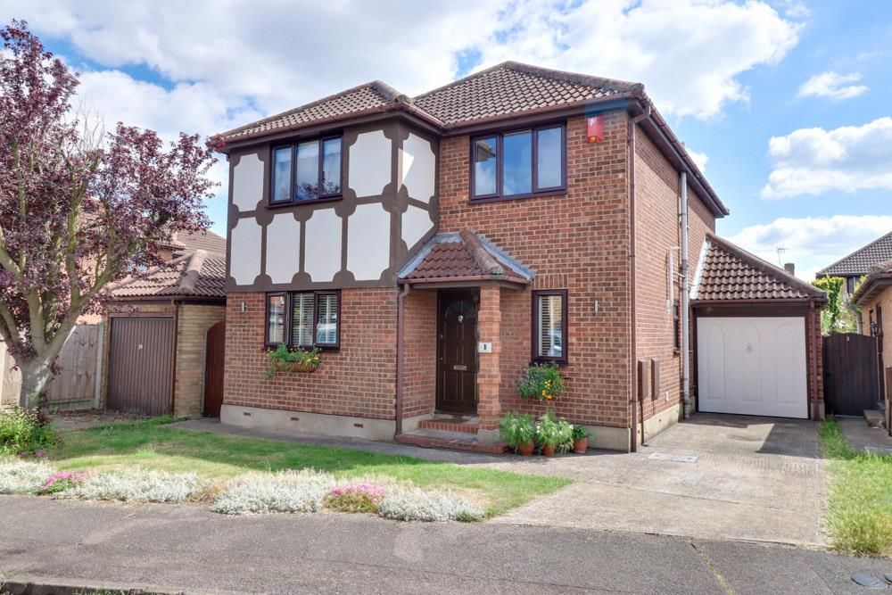 5 bed detached house for sale in Beecroft Crescent, Canvey Island SS8