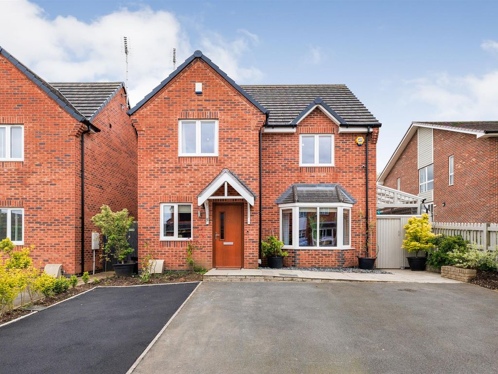 4 bed detached house for sale in Gleave Road, Whitnash, Royal