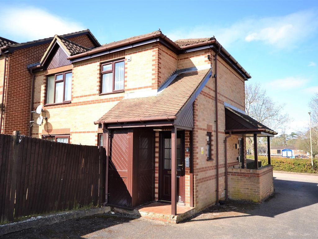 2 bed property for sale in Gershwin Court, Basingstoke RG22 Zoopla