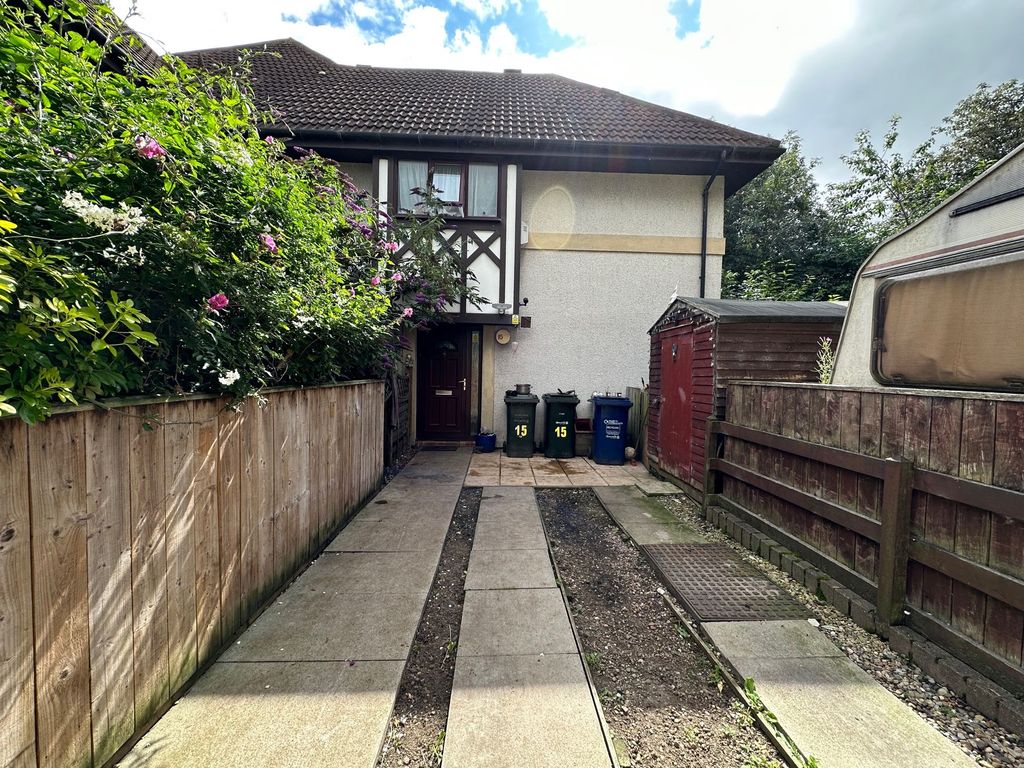 3 bed semidetached house for sale in Columbia Grange, Kenton