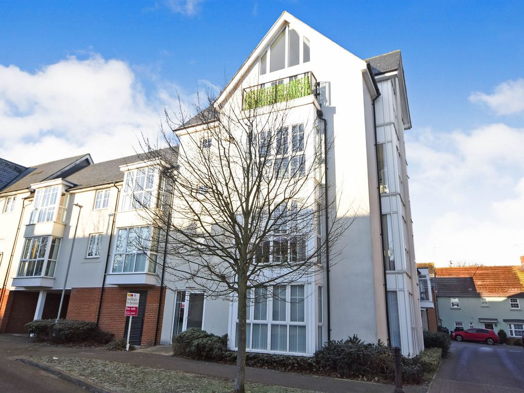 2 bed flat for sale in Lambourne Chase, Great Baddow, Chelmsford CM2