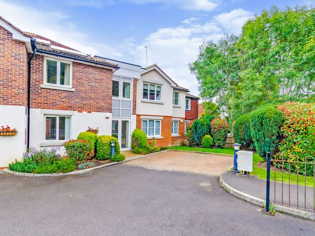 1 bed flat for sale in Dene Court, Stafford Road, Caterham CR3 Zoopla