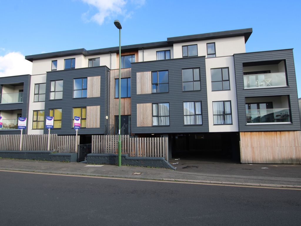 2 bed flat to rent in Victoria Road, Burgess Hill RH15 Zoopla