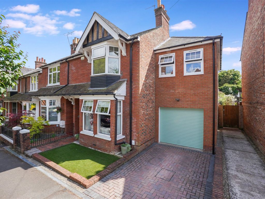 4 bed semidetached house for sale in Lower Queens Road, Ashford, Kent