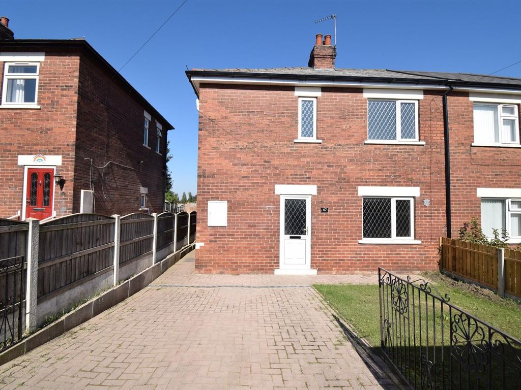 3 bed semidetached house to rent in Cromwell Crescent, Pontefract WF8