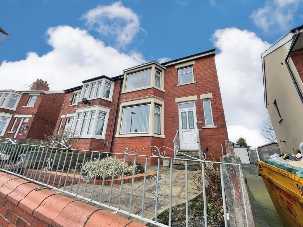 3 bed semidetached house for sale in Birchway Avenue, Blackpool FY3, £