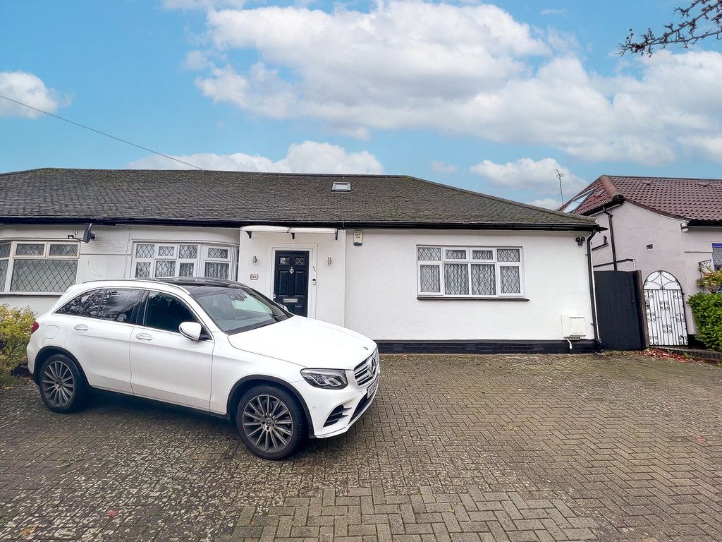 3 bed bungalow for sale in Highview Gardens, Edgware HA8 Zoopla