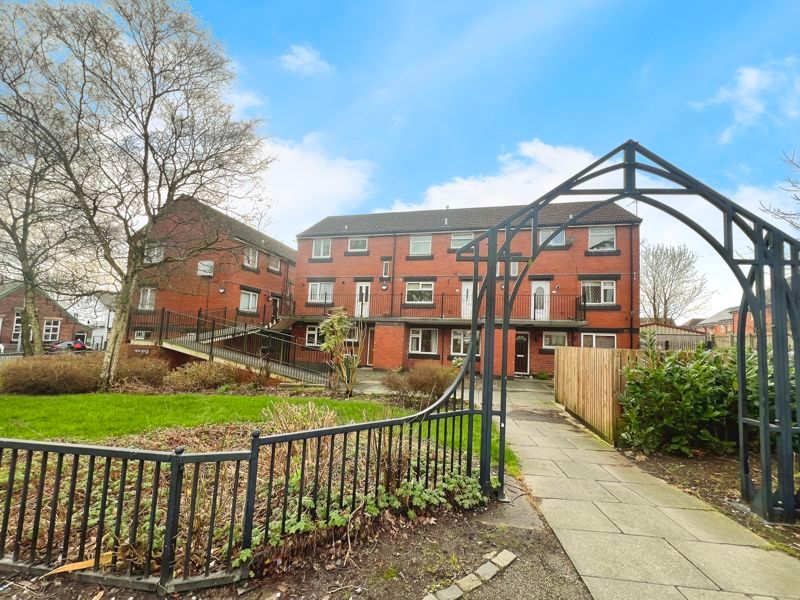 3 bed flat to rent in New Rock, Hindley Road, Westhoughton BL5, £900