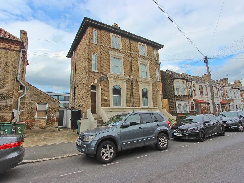 2 bed flat to rent in St. Road, London E7 Zoopla