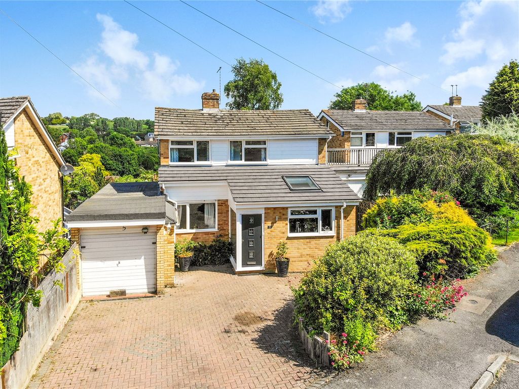 4 bed detached house for sale in River Close, East Farleigh, Maidstone