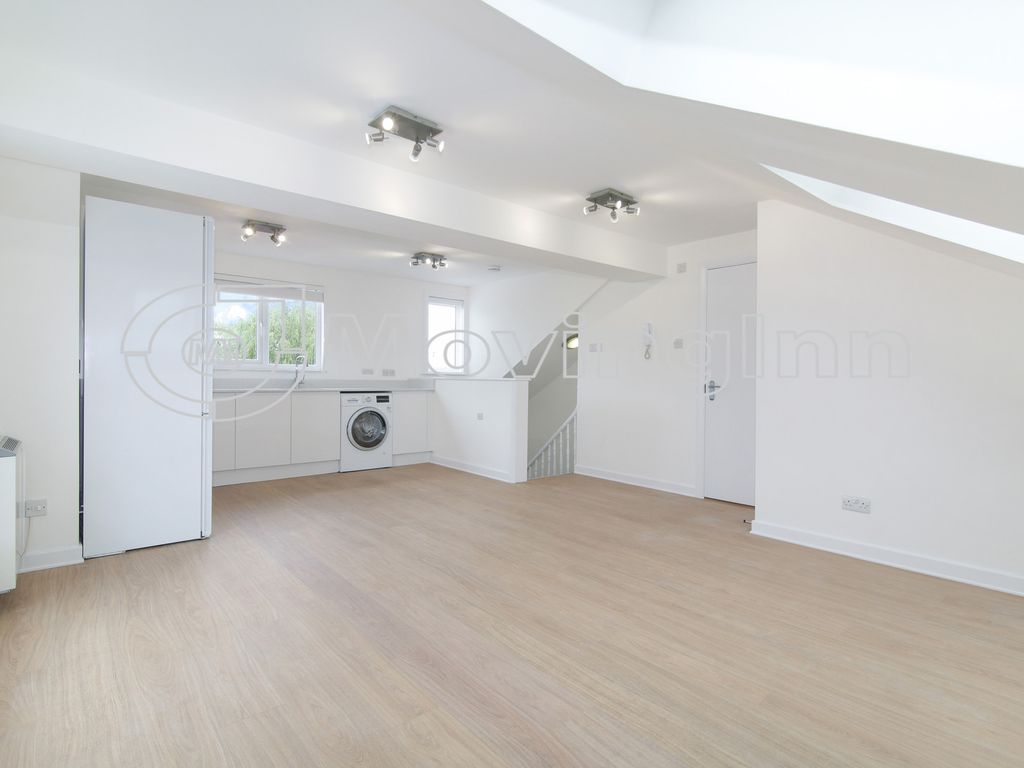 Studio to rent in Birchanger Road, South Norwood SE25, £1,150 pcm Zoopla