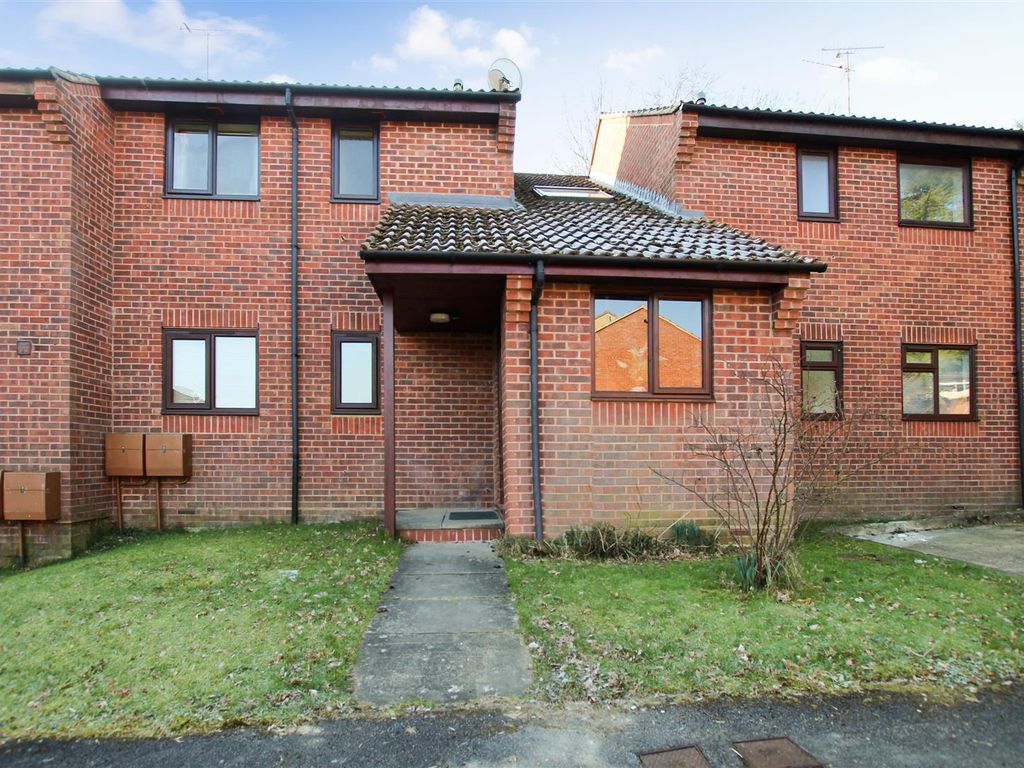 1 bed flat to rent in Woodcroft, Burgess Hill, West Sussex RH15 Zoopla