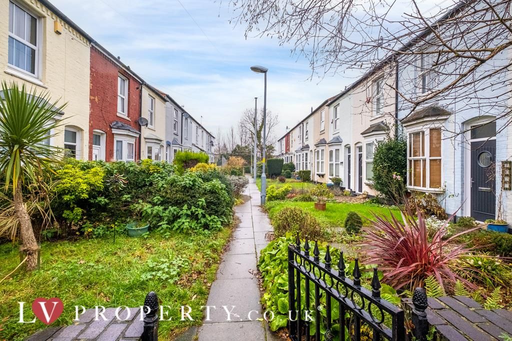 2 bed property to rent in Arthur Place, Brookfield Road, Hockley