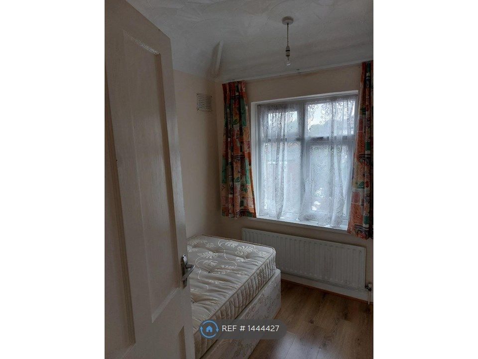 4 bed semidetached house to rent in Black Rod Close, Hayes UB3 Zoopla