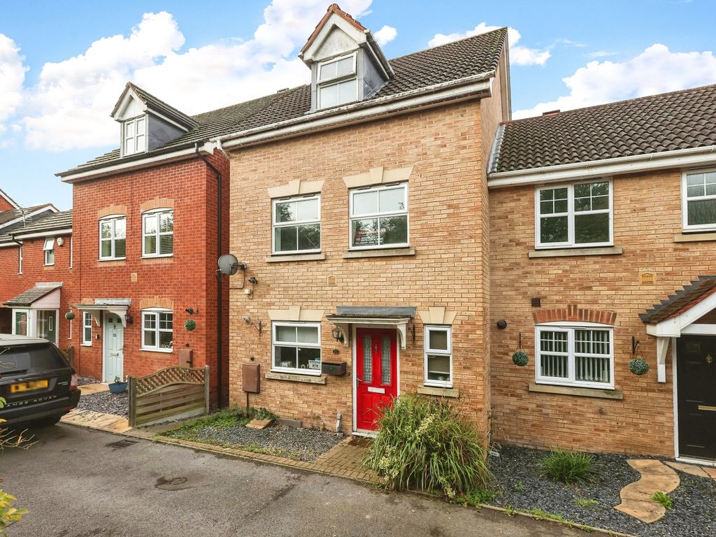 4 bed end terrace house for sale in Kitegreen Close, Chelmsley Wood