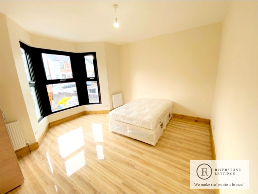 Room to rent in Kensington Gardens, Ilford IG1 Zoopla