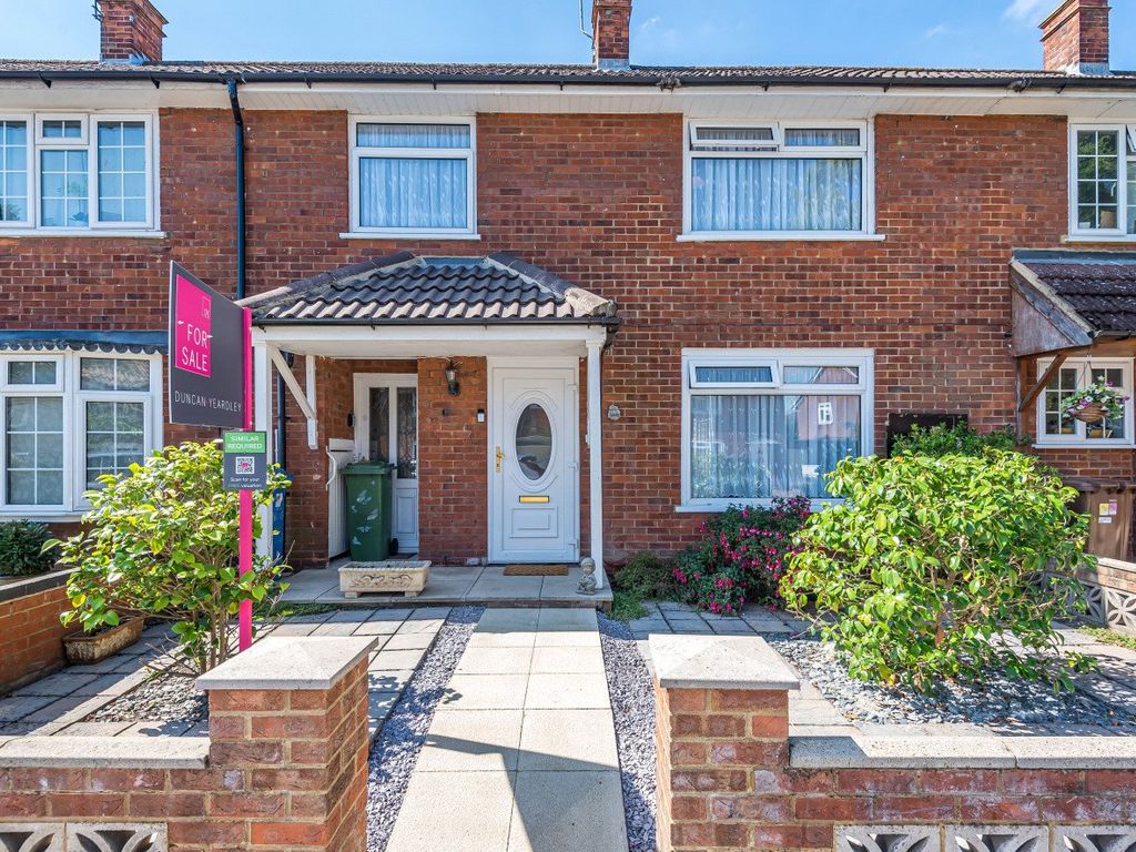 3 bed terraced house for sale in Herbert Close, Easthampstead