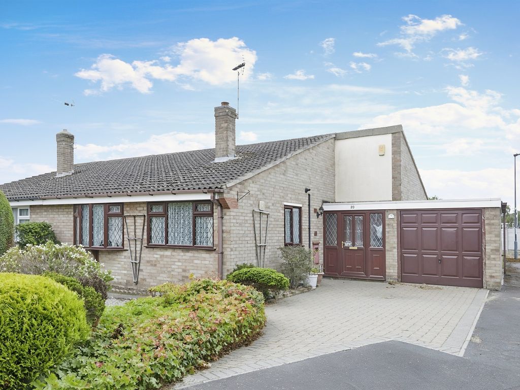 3 bed semidetached bungalow for sale in Stroma Close, Sinfin, Derby