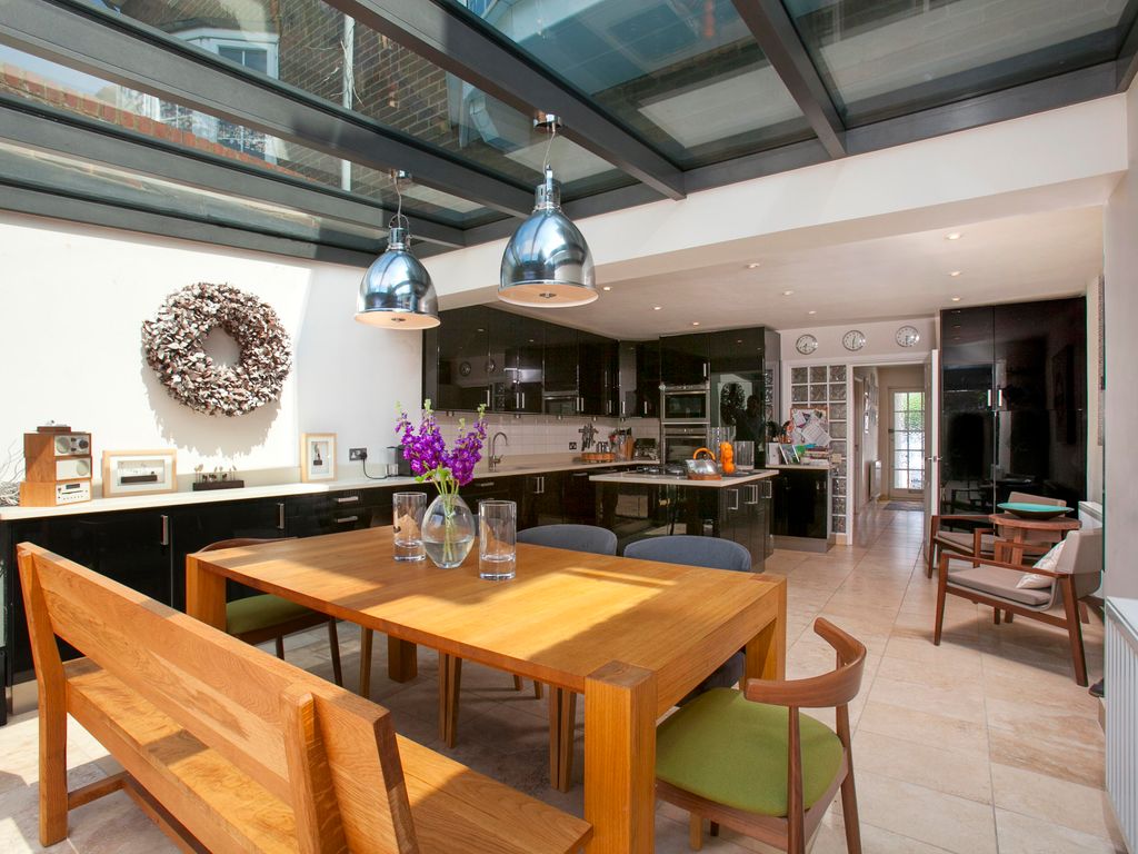 4 bed terraced house to rent in Clifden Road, Twickenham, UK TW1, £