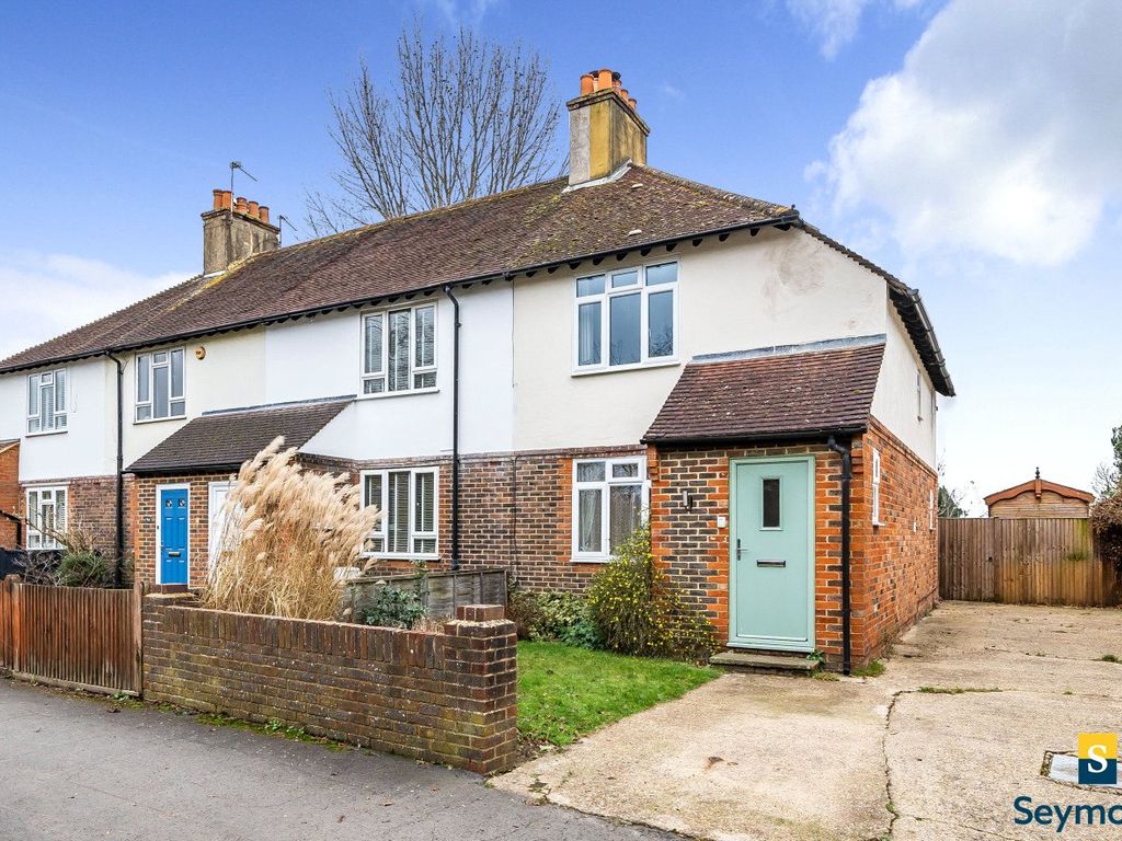 2 bed semidetached house for sale in Guildford, Surrey GU1, £425,000