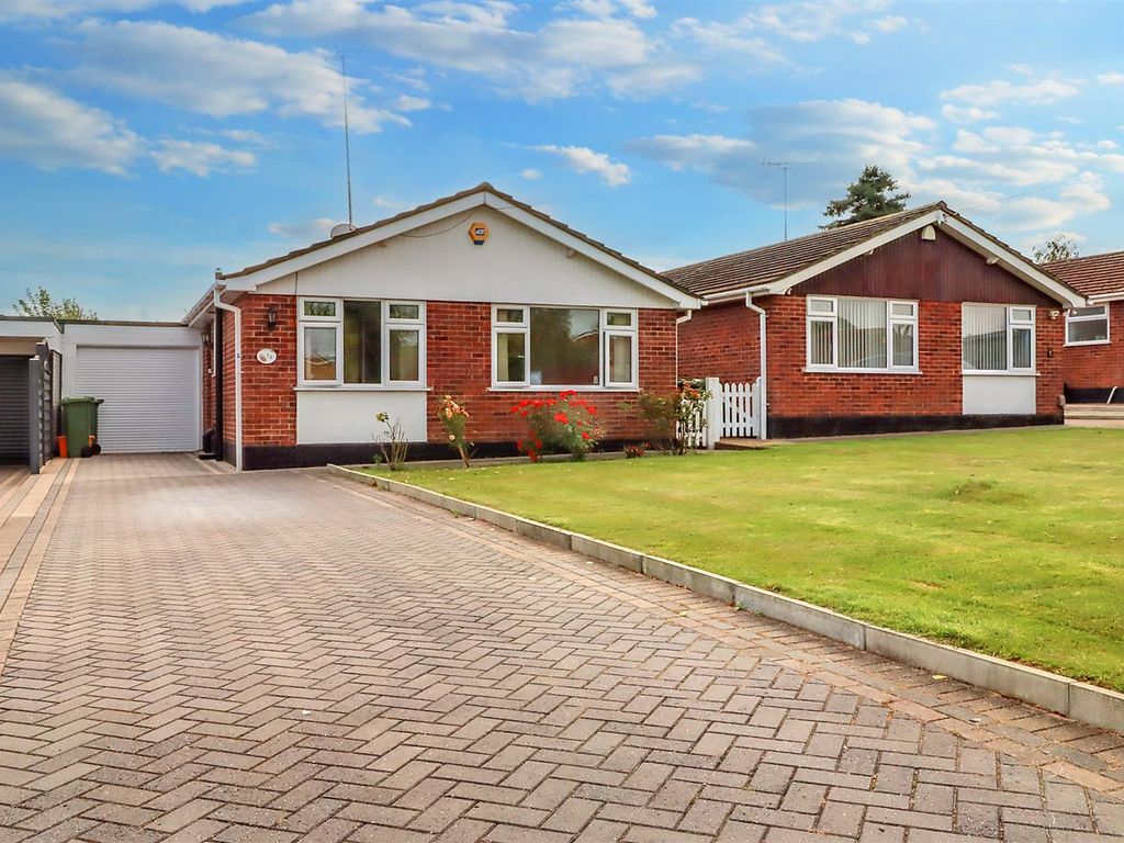 3 bed detached bungalow for sale in Belchamps Road, Wickford SS11, £