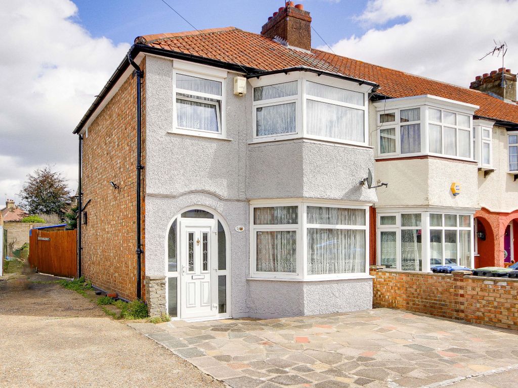 3 bed end terrace house for sale in Elmcroft Avenue, London N9, £
