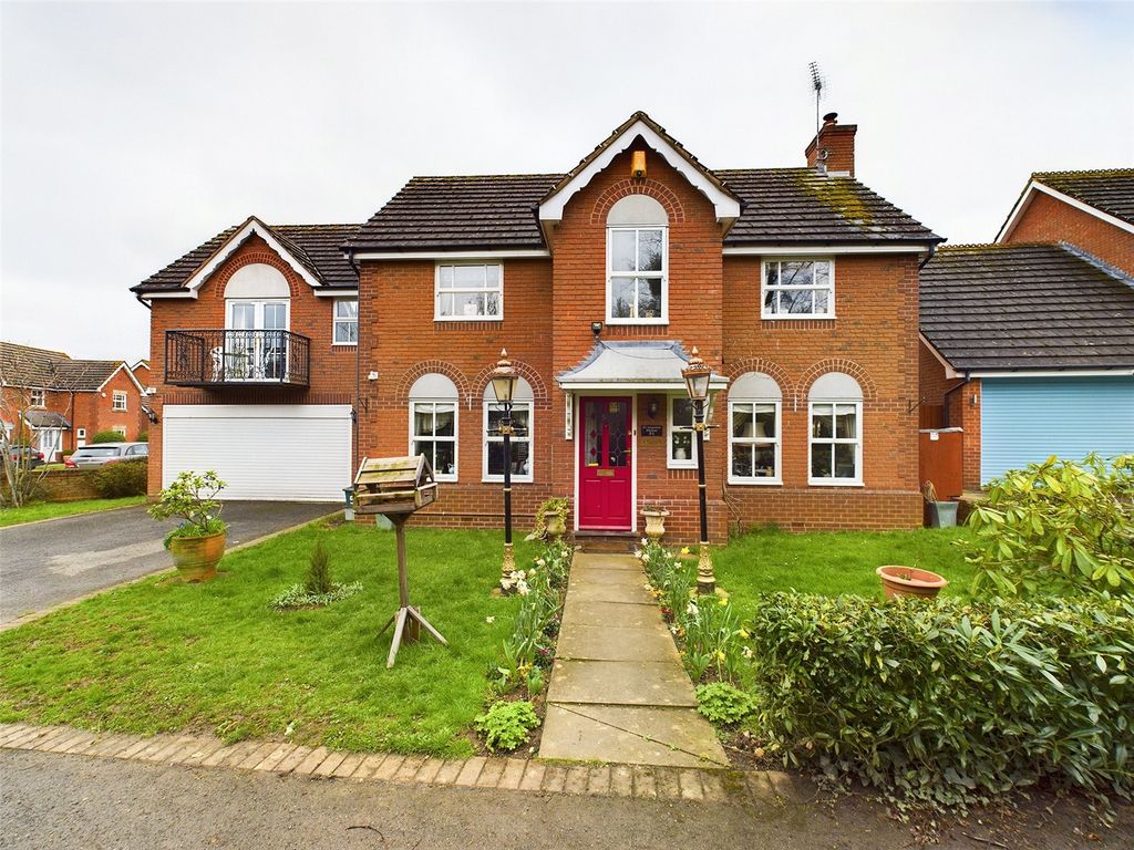 5 bed detached house for sale in Newstead Road, Barnwood, Gloucester