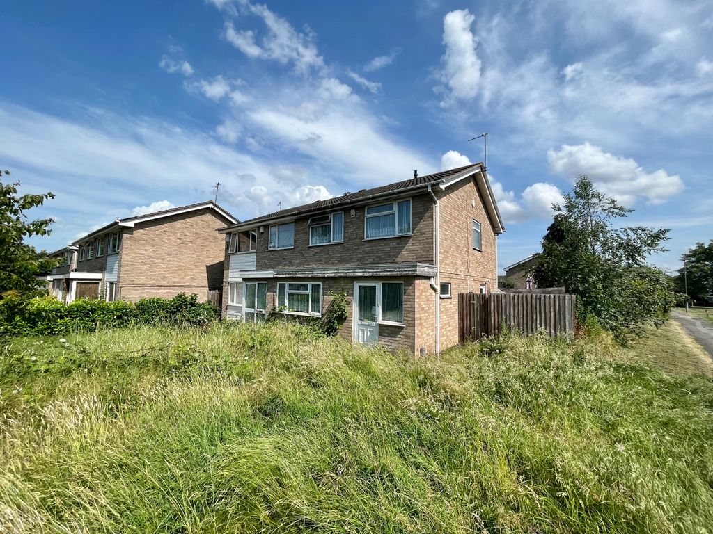 3 bed semidetached house for sale in Blakesley Walk, Leicester