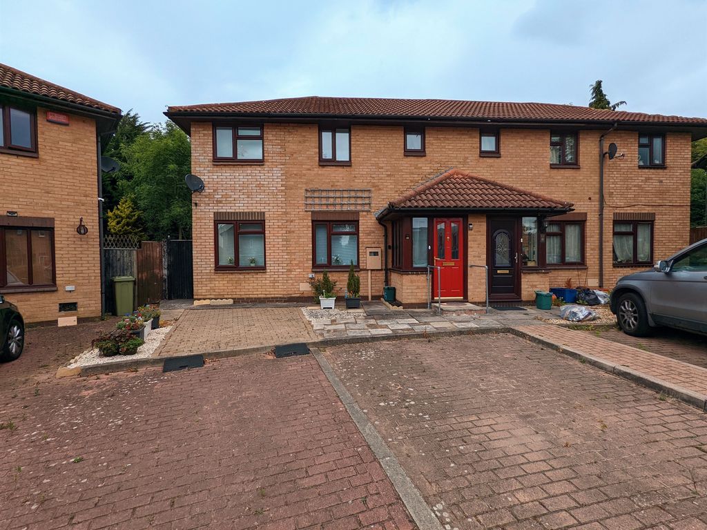 3 bed semidetached house for sale in Pomander Crescent, Walnut Tree