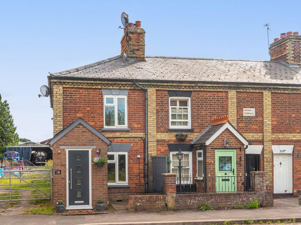 2 bed end terrace house for sale in Normill Terrace, Aylesbury Road