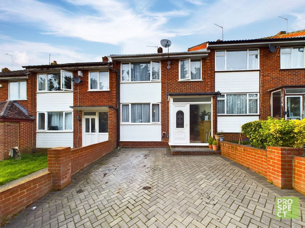 3 bed terraced house for sale in Waterloo Road, Reading, Berkshire RG2
