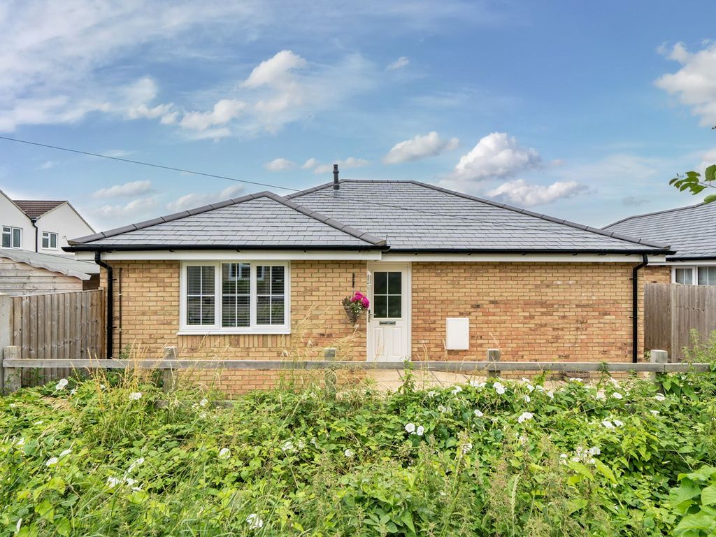 2 bed bungalow for sale in Hitchin Road, Arlesey SG15, £400,000 Zoopla