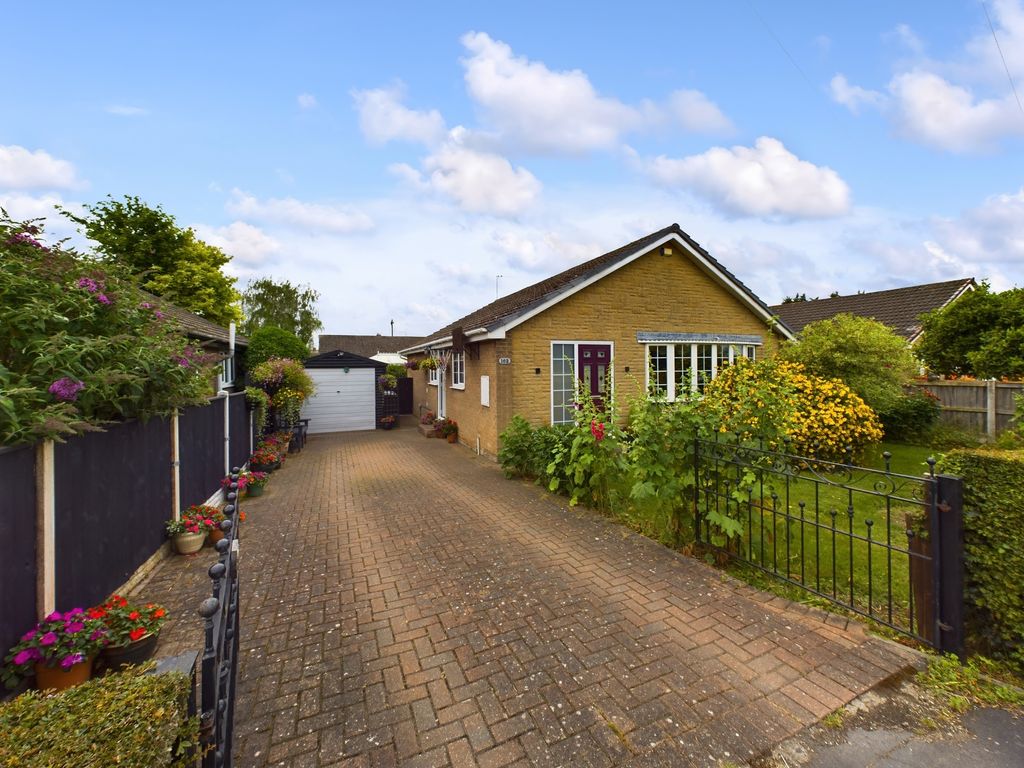 3 bed detached bungalow for sale in Moss Road, Askern, Doncaster DN6