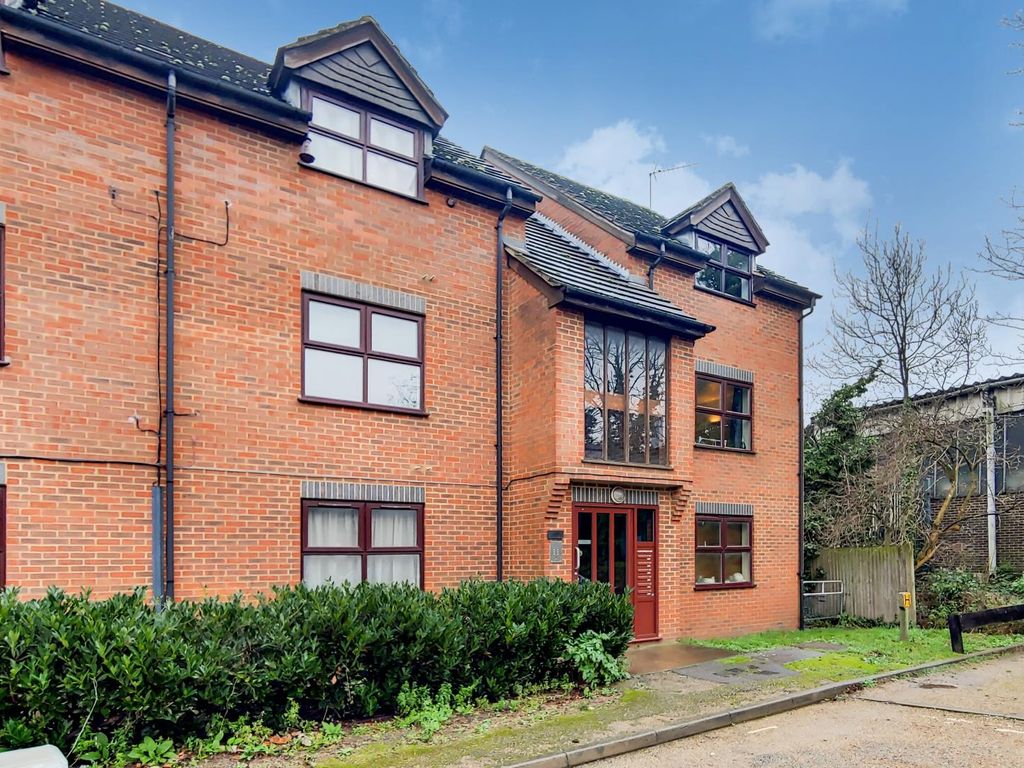 1 bed flat to rent in Butterfield Close, Twickenham TW1 Zoopla