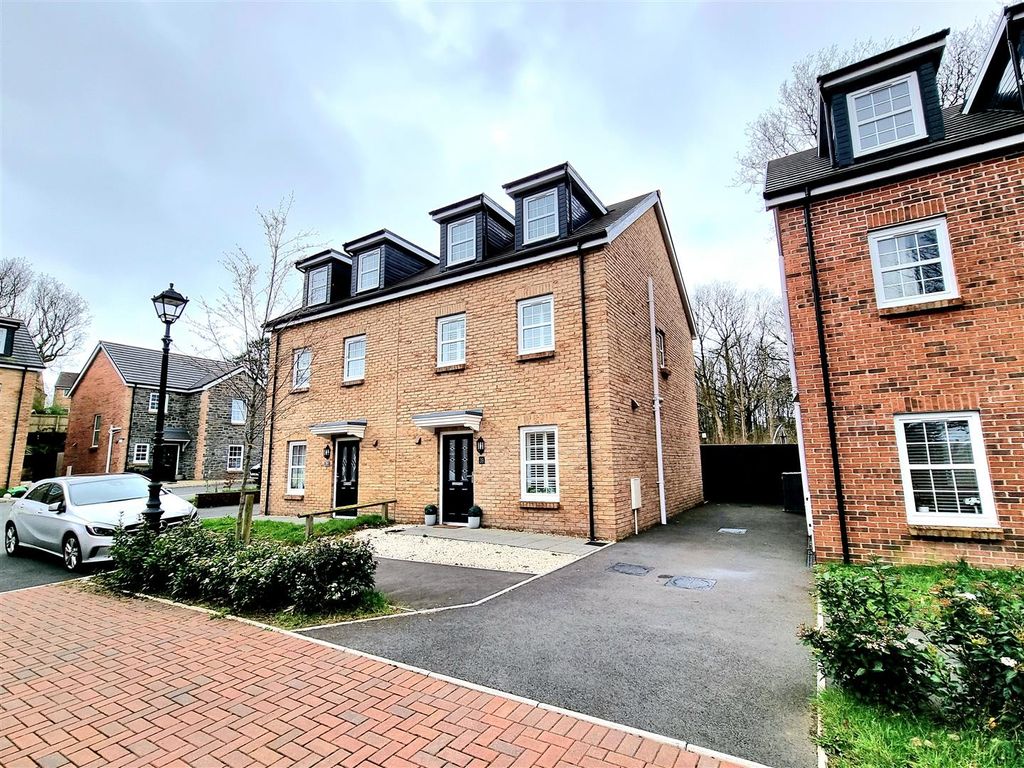 4 bed town house for sale in Mansion Gardens, Penllergaer, Swansea SA4