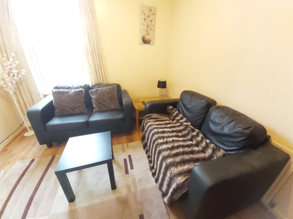 2 bed property to rent in Bristol Road, Selly Oak, Birmingham B29, £585