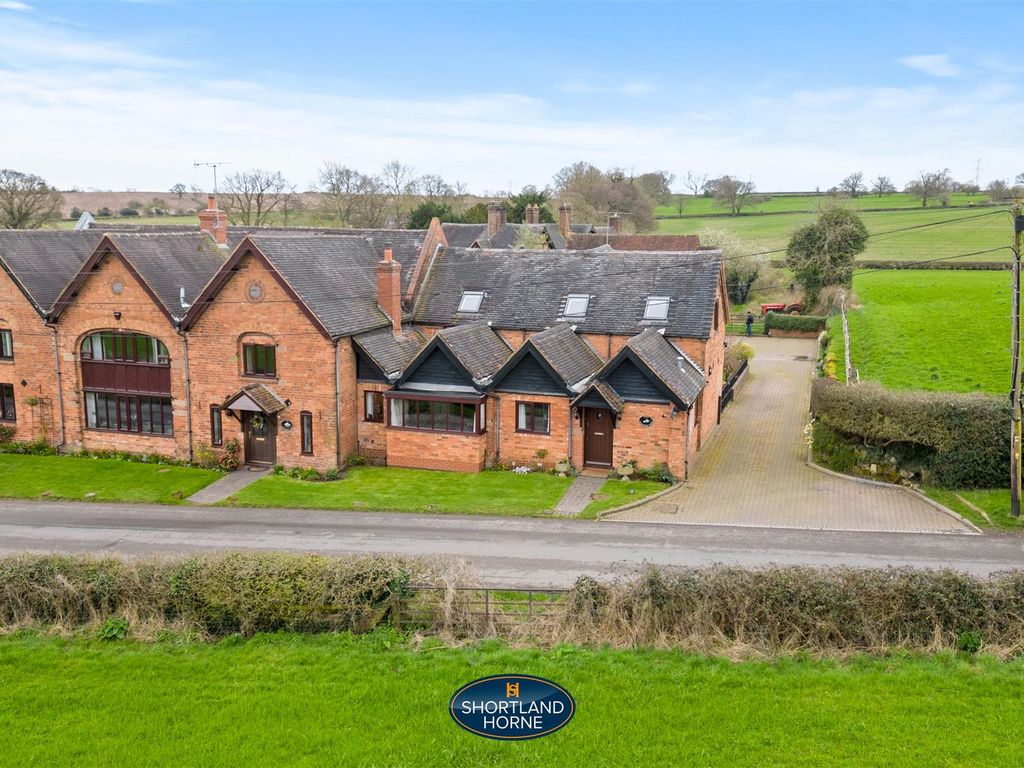 3 bed barn conversion for sale in Sherbourne Court, Washbrook Lane