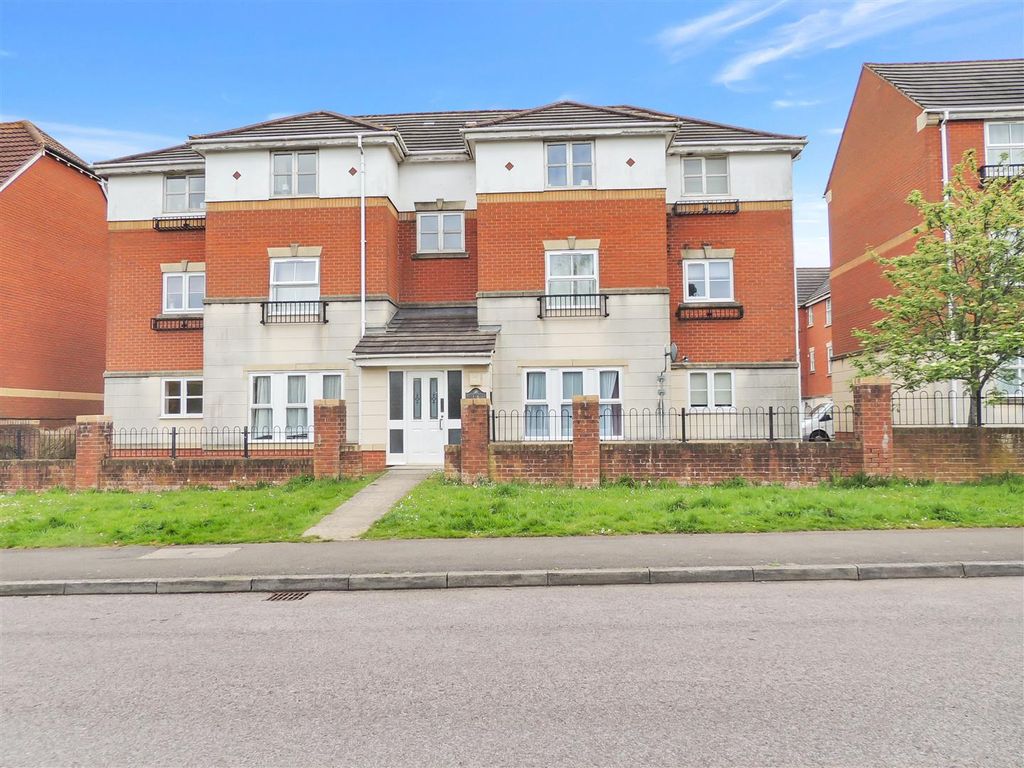 2 bed flat for sale in Hallen Close, Emersons Green, Bristol BS16, £