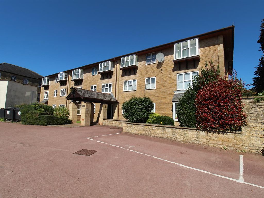 1 bed flat for sale in Market Street, Crewkerne TA18, £130,000 Zoopla