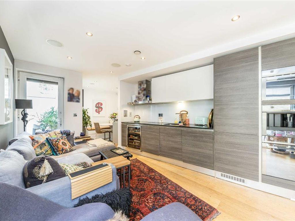 2 bed detached house for sale in Greenwich High Road, London SE10, £