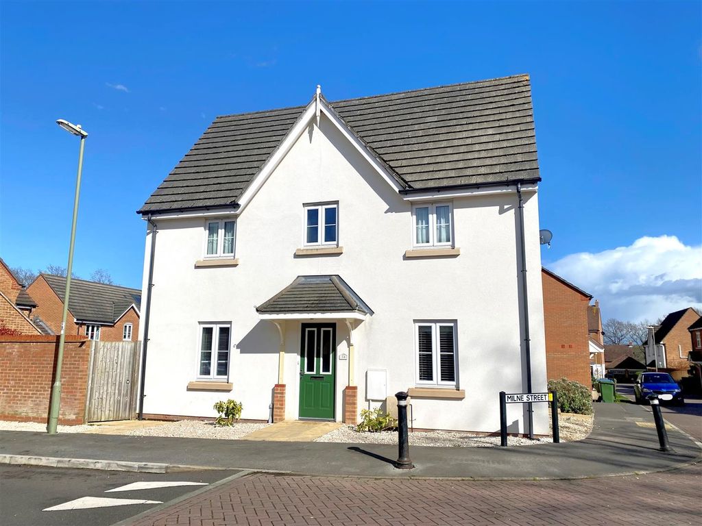 3 bed semidetached house to rent in Dumas Drive, Whiteley, Fareham