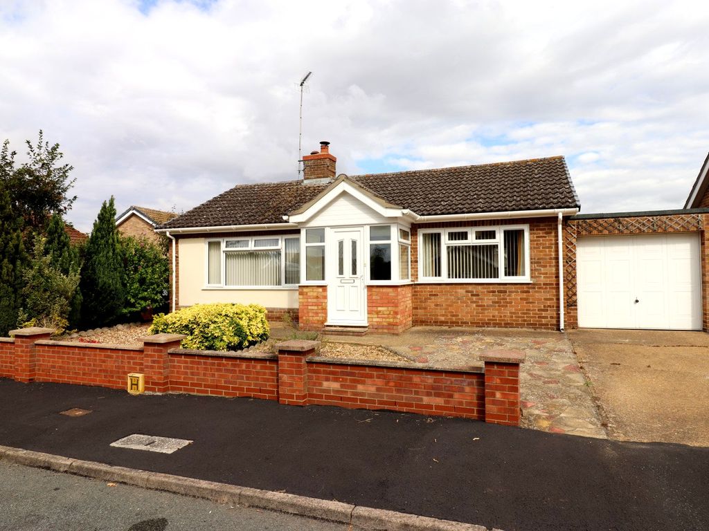2 bed detached bungalow to rent in Park Lane, Downham Market PE38, £950