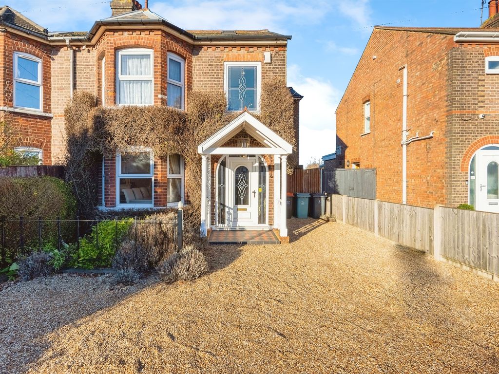 4 bed semidetached house for sale in Luton Road, Dunstable LU5, £460,000 Zoopla