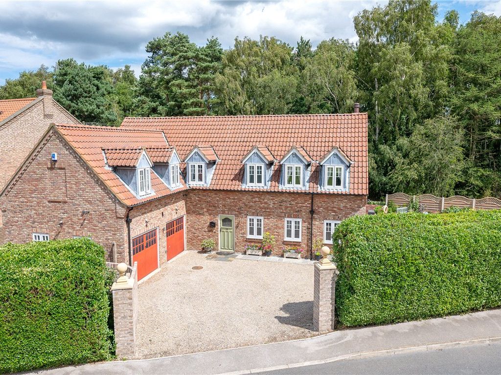 5 bed detached house for sale in Selby Road, Riccall, York, North