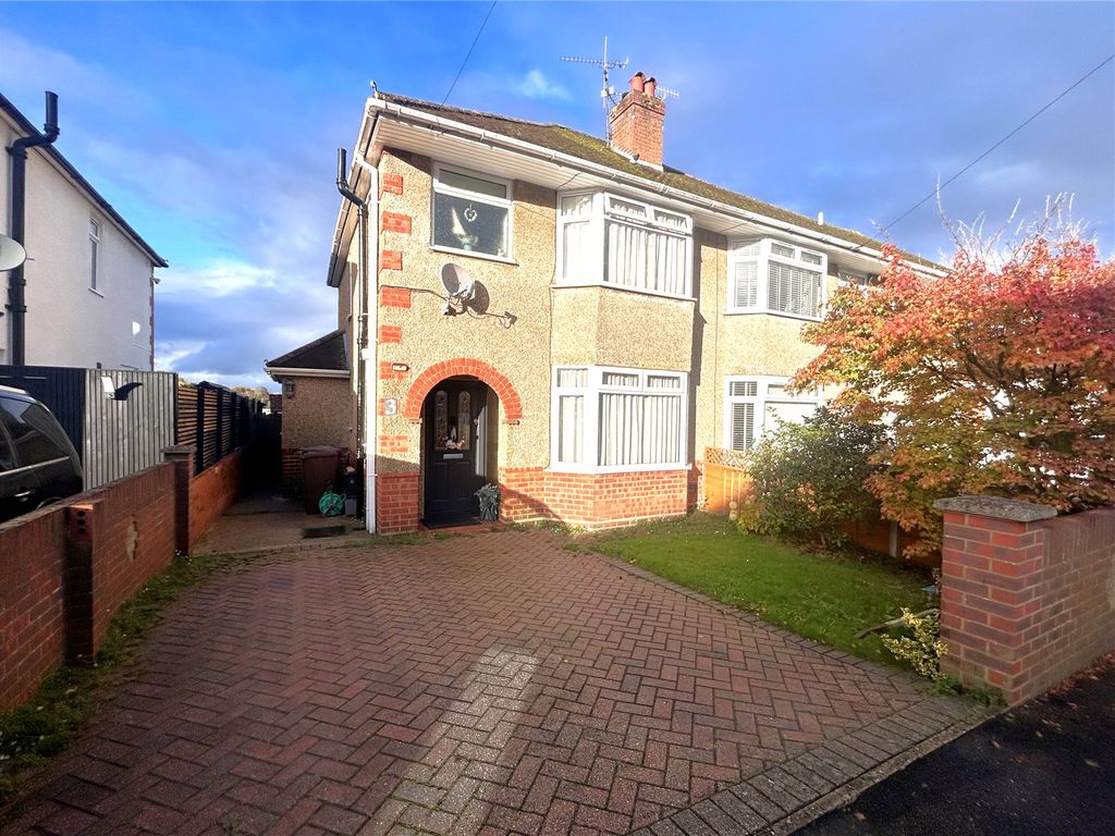 3 bed semidetached house for sale in Elston Place, Aldershot